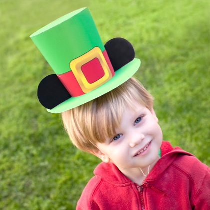 Papercraft de Mickey Leprechaun Hat for St. Patrick's Day. Manualidades a Raudales.